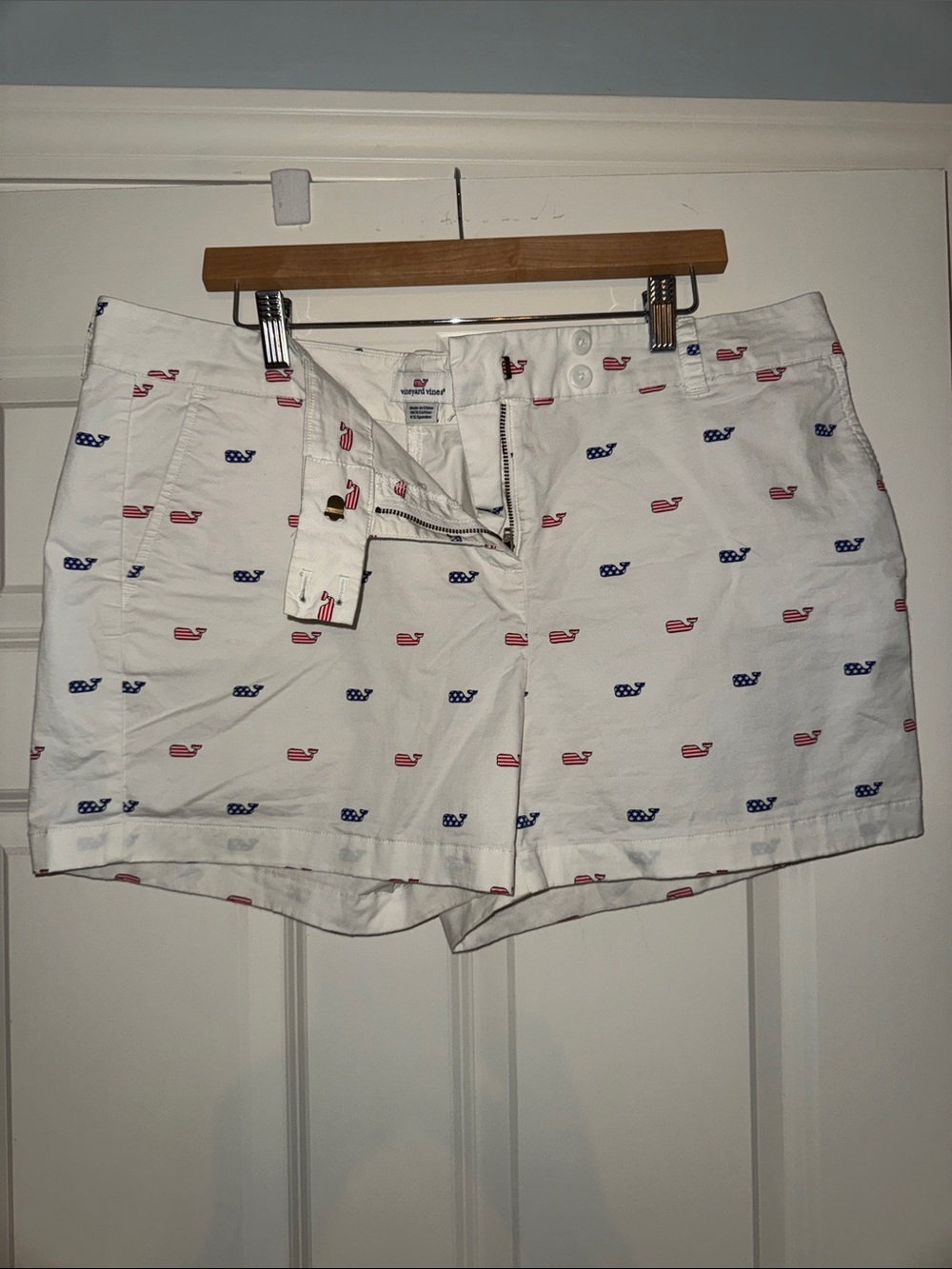 Vineyard Vines Women's White Whale-Print Cotton Shorts
